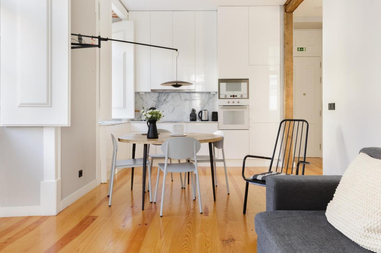 Update Urban Chic Flat In 19Th Century Building 2 Bedrooms & 2 Bathrooms & Ac Central Alfama District Lisboa Eksteriør billede