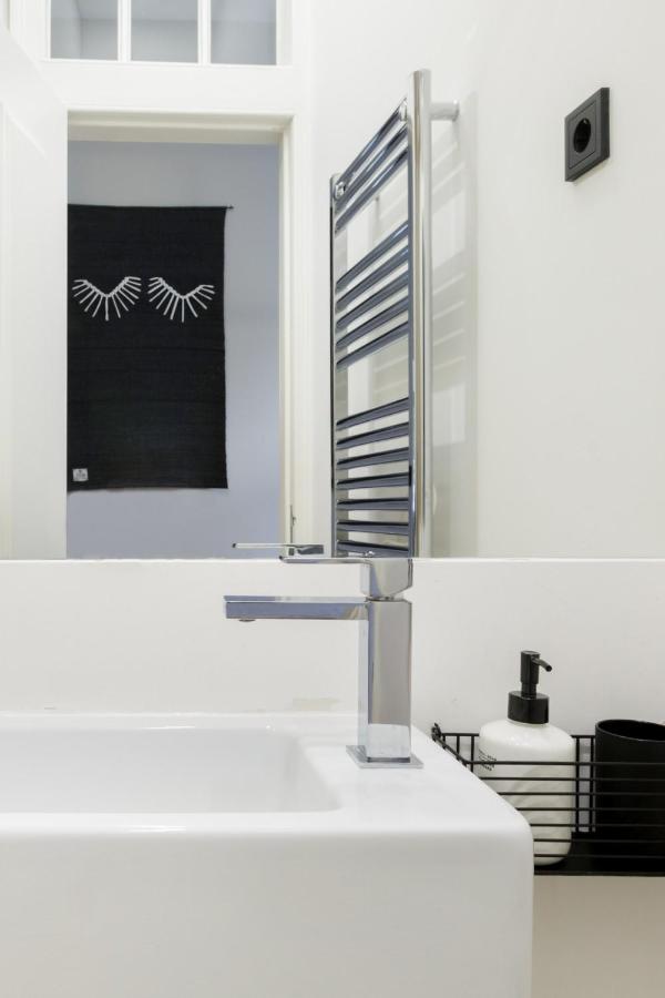 Update Urban Chic Flat In 19Th Century Building 2 Bedrooms & 2 Bathrooms & Ac Central Alfama District Lisboa Eksteriør billede