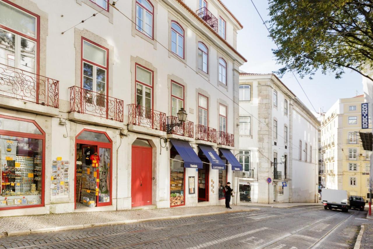 Update Urban Chic Flat In 19Th Century Building 2 Bedrooms & 2 Bathrooms & Ac Central Alfama District Lisboa Eksteriør billede