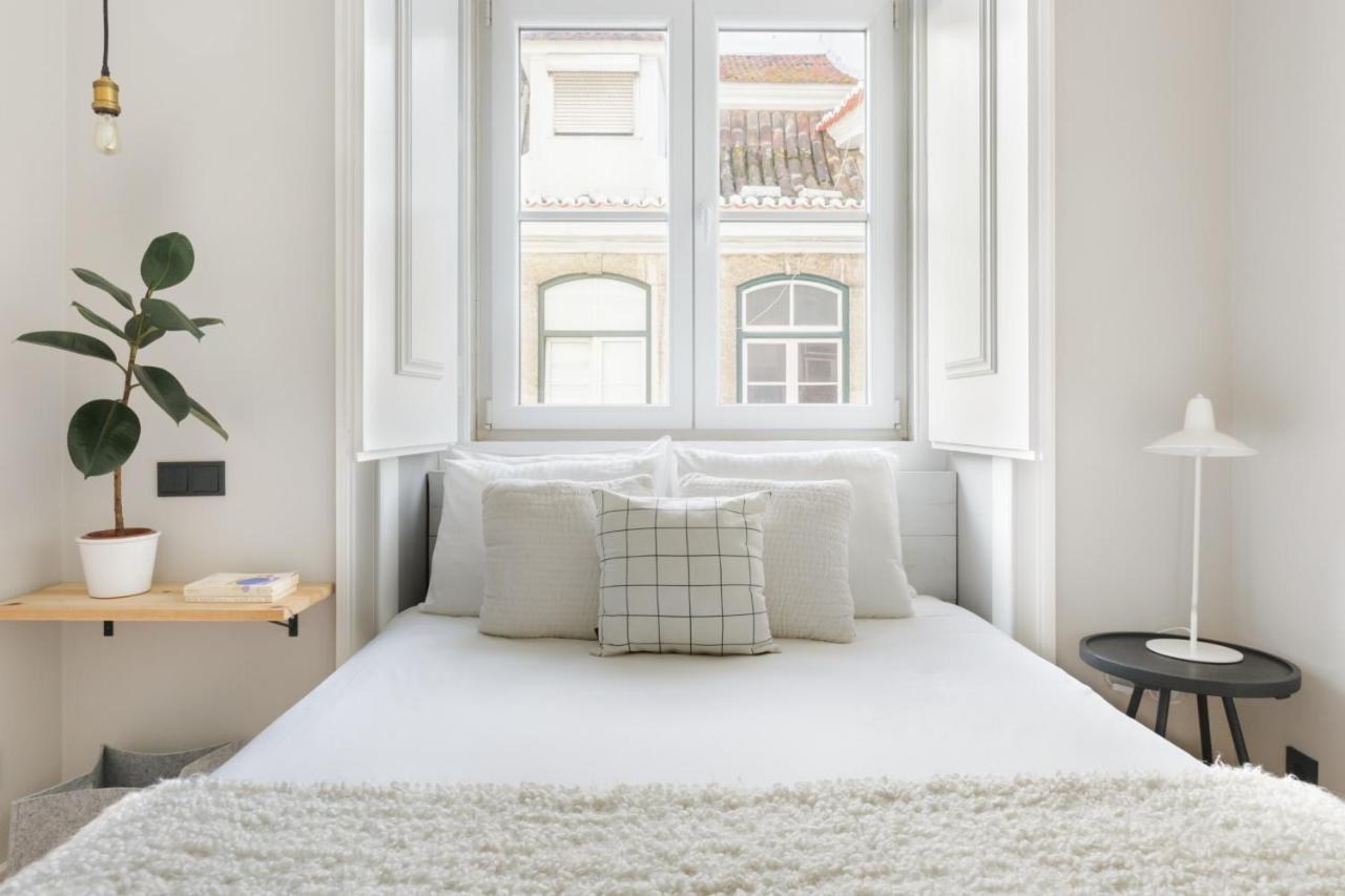 Update Urban Chic Flat In 19Th Century Building 2 Bedrooms & 2 Bathrooms & Ac Central Alfama District Lisboa Eksteriør billede