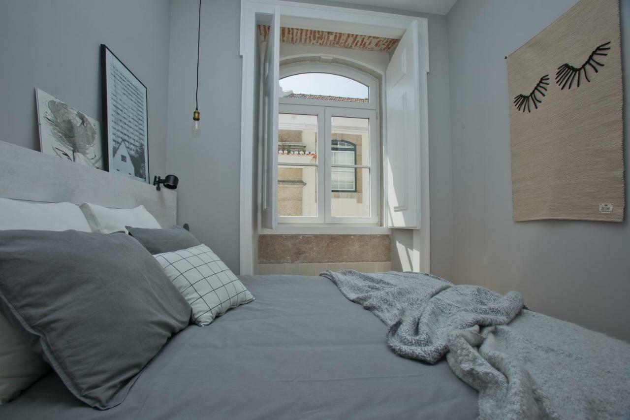 Update Urban Chic Flat In 19Th Century Building 2 Bedrooms & 2 Bathrooms & Ac Central Alfama District Lisboa Eksteriør billede