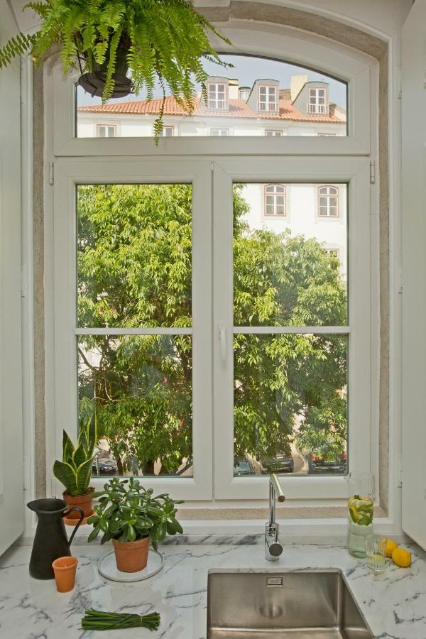Update Urban Chic Flat In 19Th Century Building 2 Bedrooms & 2 Bathrooms & Ac Central Alfama District Lisboa Eksteriør billede